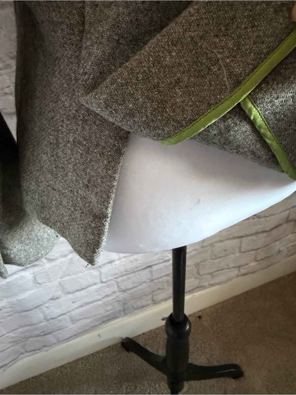 J.Crew blazer 100%wool features a three-button front and distinct patch pockets - Picture 5 of 12